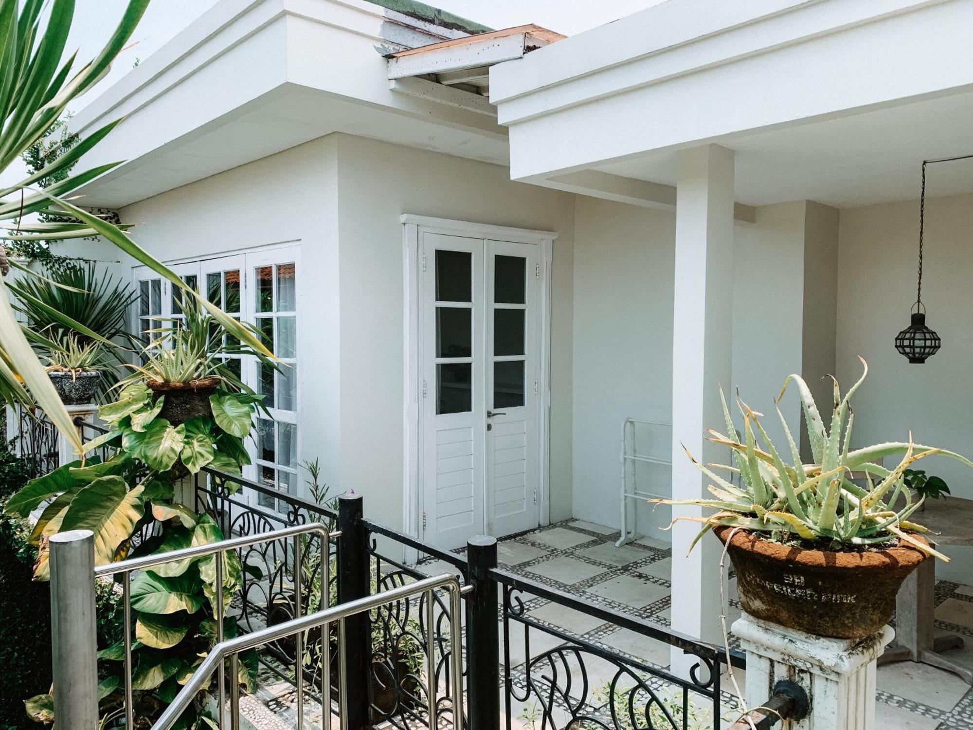 Hotel Casa Artista By Kresna Hospitality à Seminyak Extérieur photo